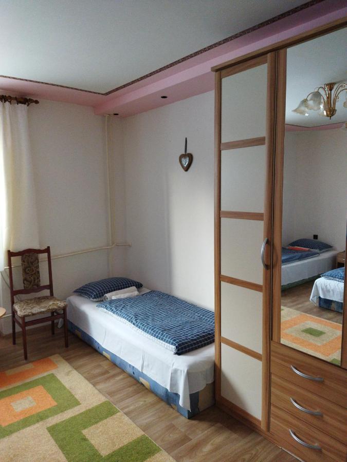 Lucky Cat Hotel Nova Lesna Ngoại thất bức ảnh