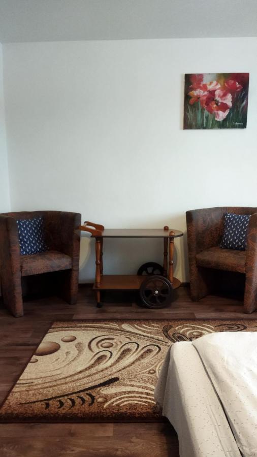Lucky Cat Hotel Nova Lesna Ngoại thất bức ảnh