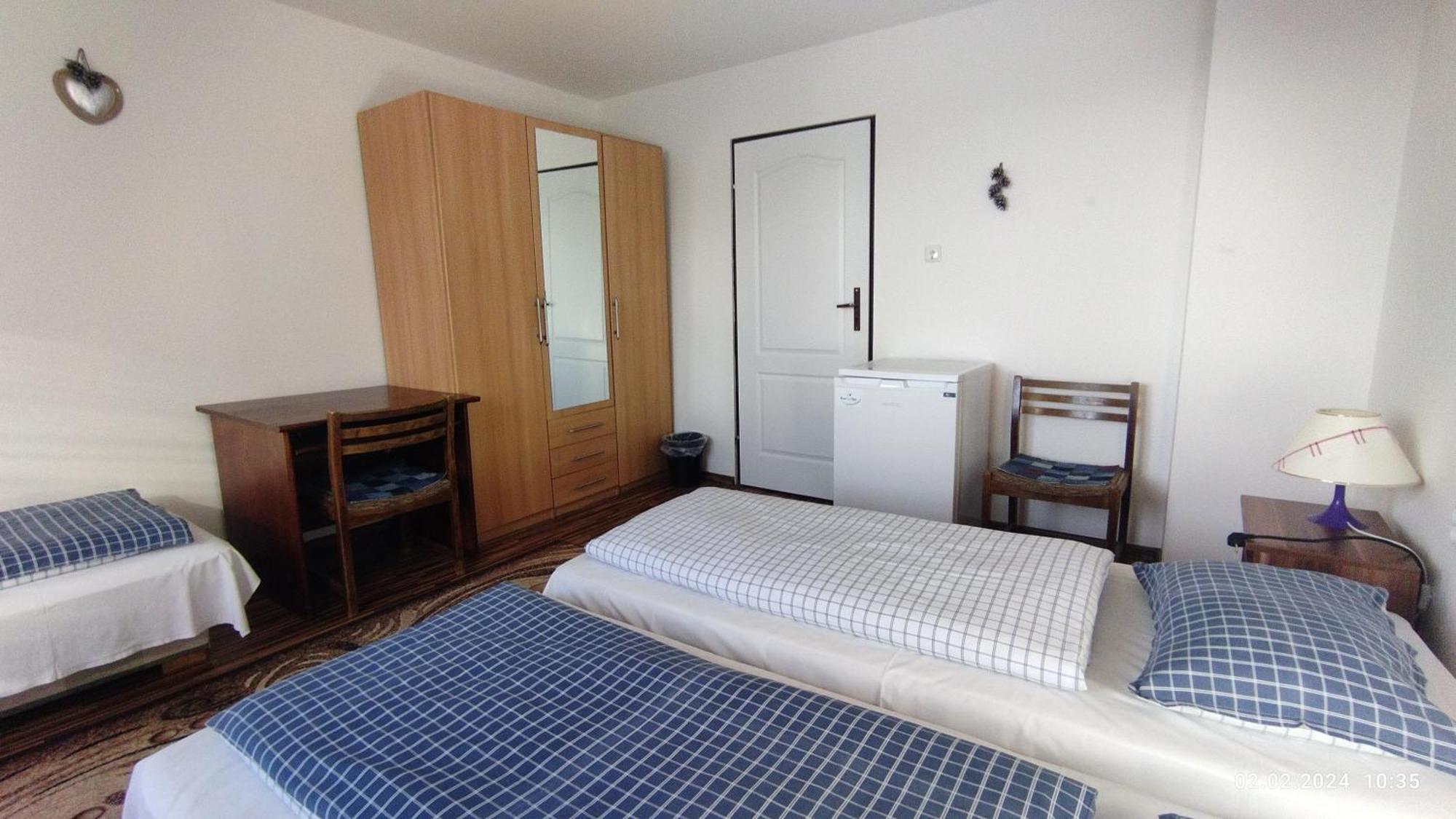Lucky Cat Hotel Nova Lesna Ngoại thất bức ảnh