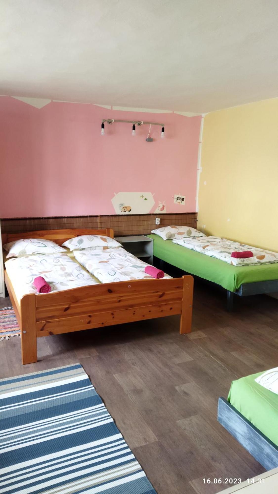 Lucky Cat Hotel Nova Lesna Phòng bức ảnh